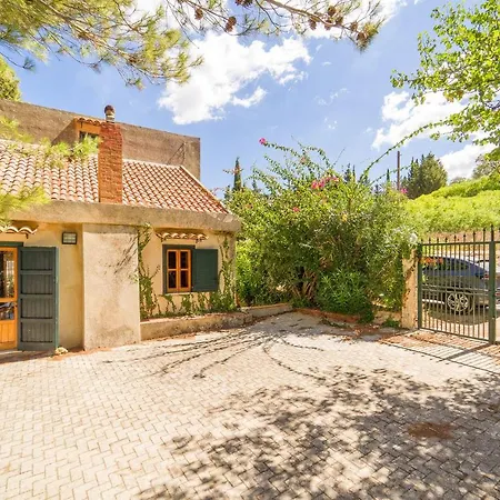 Holiday home 4 Bedroom Cozy In *